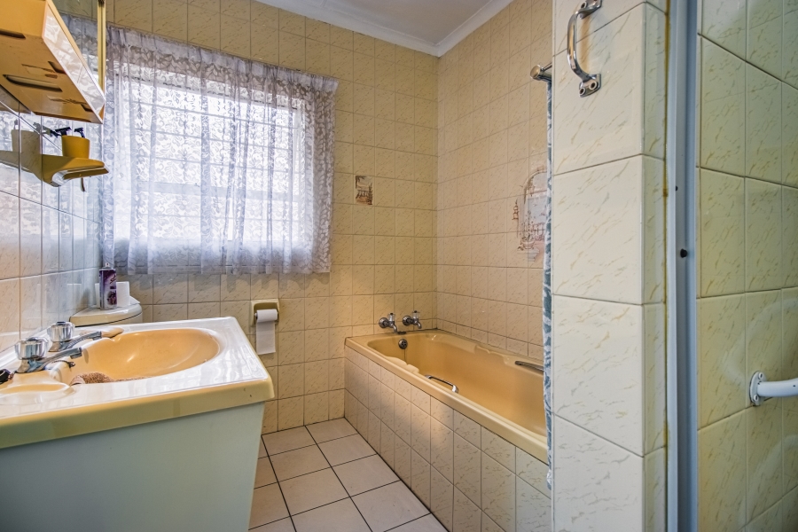 3 Bedroom Property for Sale in Glen Marais Gauteng