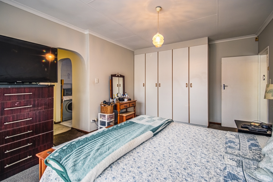 3 Bedroom Property for Sale in Glen Marais Gauteng