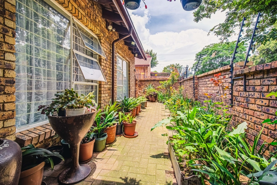 3 Bedroom Property for Sale in Glen Marais Gauteng