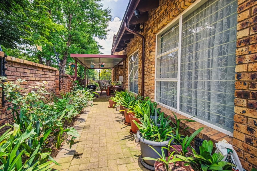 3 Bedroom Property for Sale in Glen Marais Gauteng