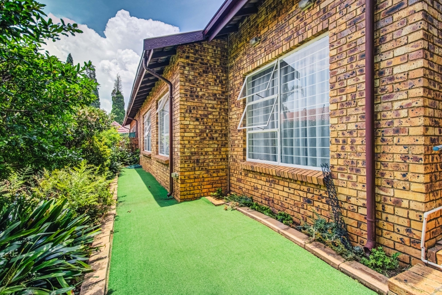 3 Bedroom Property for Sale in Glen Marais Gauteng