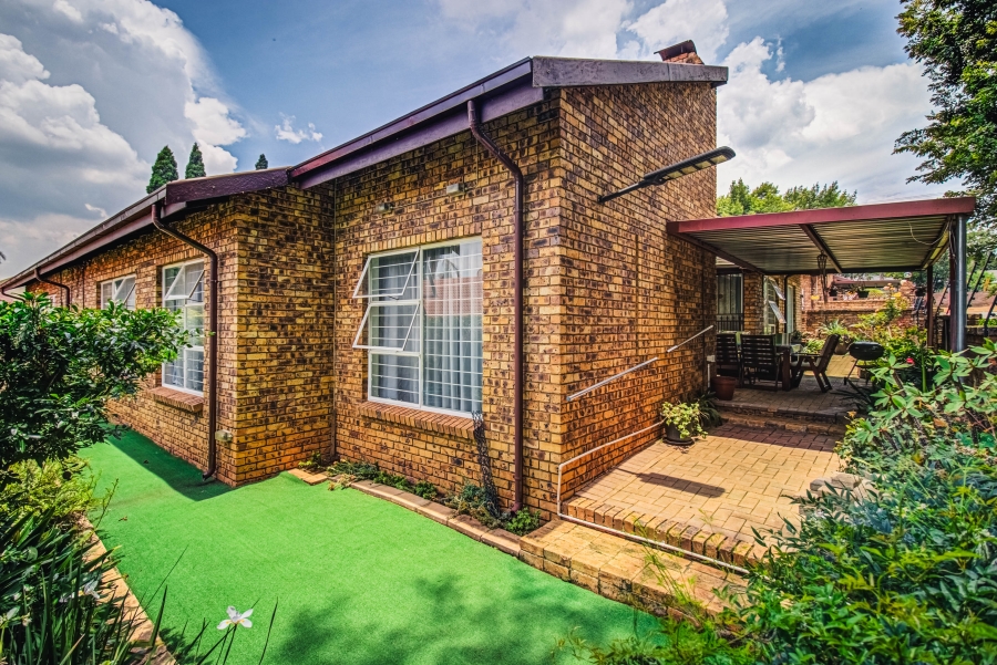 3 Bedroom Property for Sale in Glen Marais Gauteng