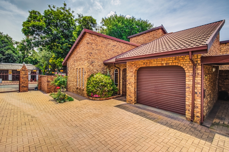 3 Bedroom Property for Sale in Glen Marais Gauteng