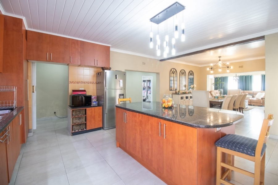 6 Bedroom Property for Sale in Croydon Gauteng