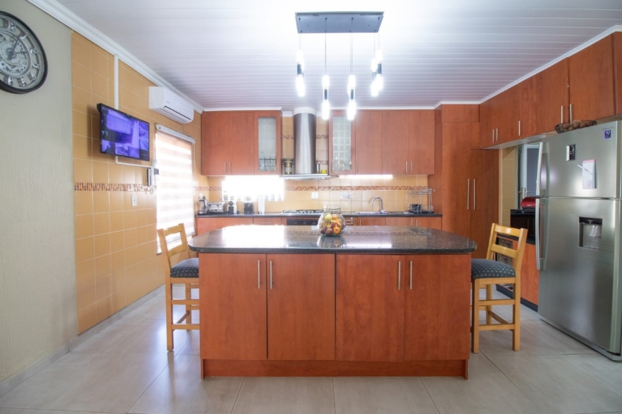 6 Bedroom Property for Sale in Croydon Gauteng