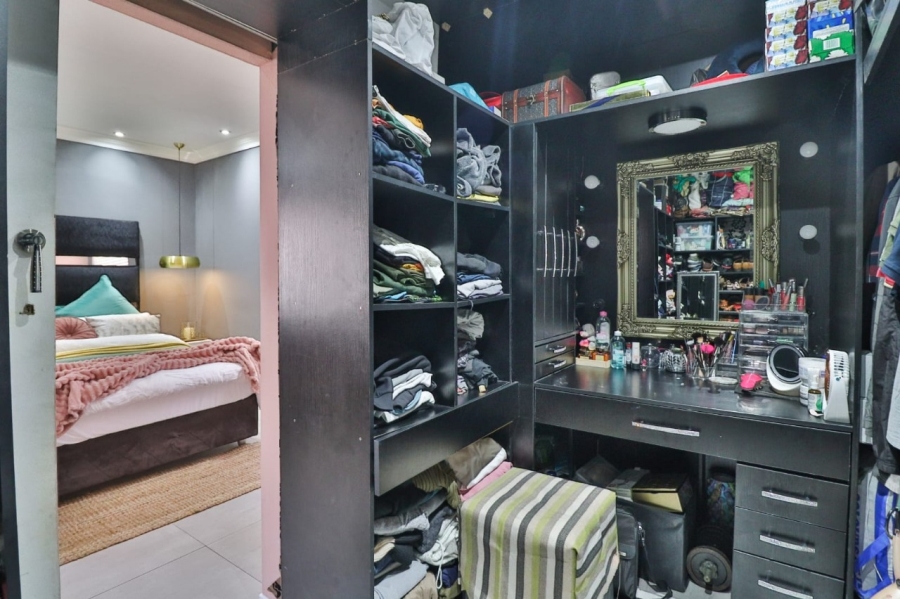 6 Bedroom Property for Sale in Croydon Gauteng