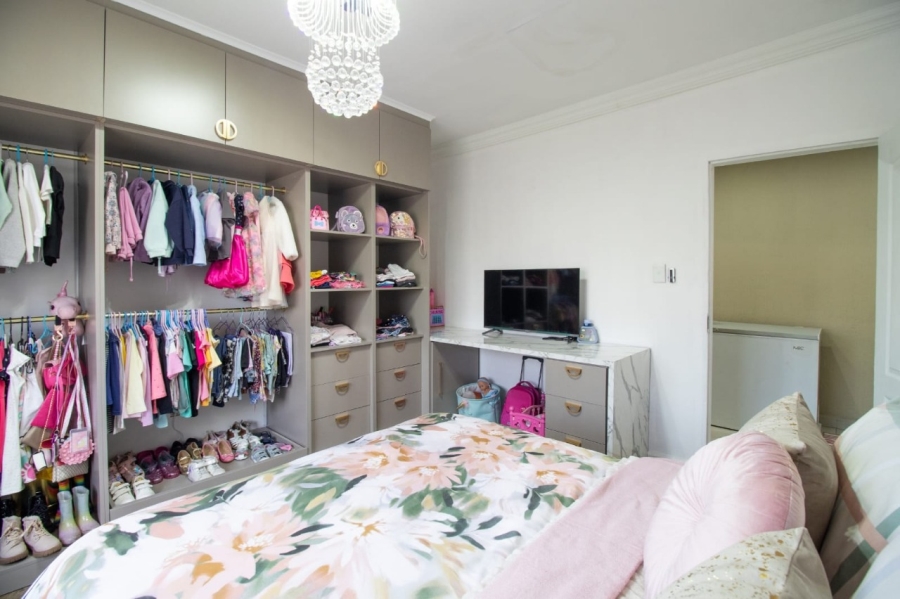 6 Bedroom Property for Sale in Croydon Gauteng