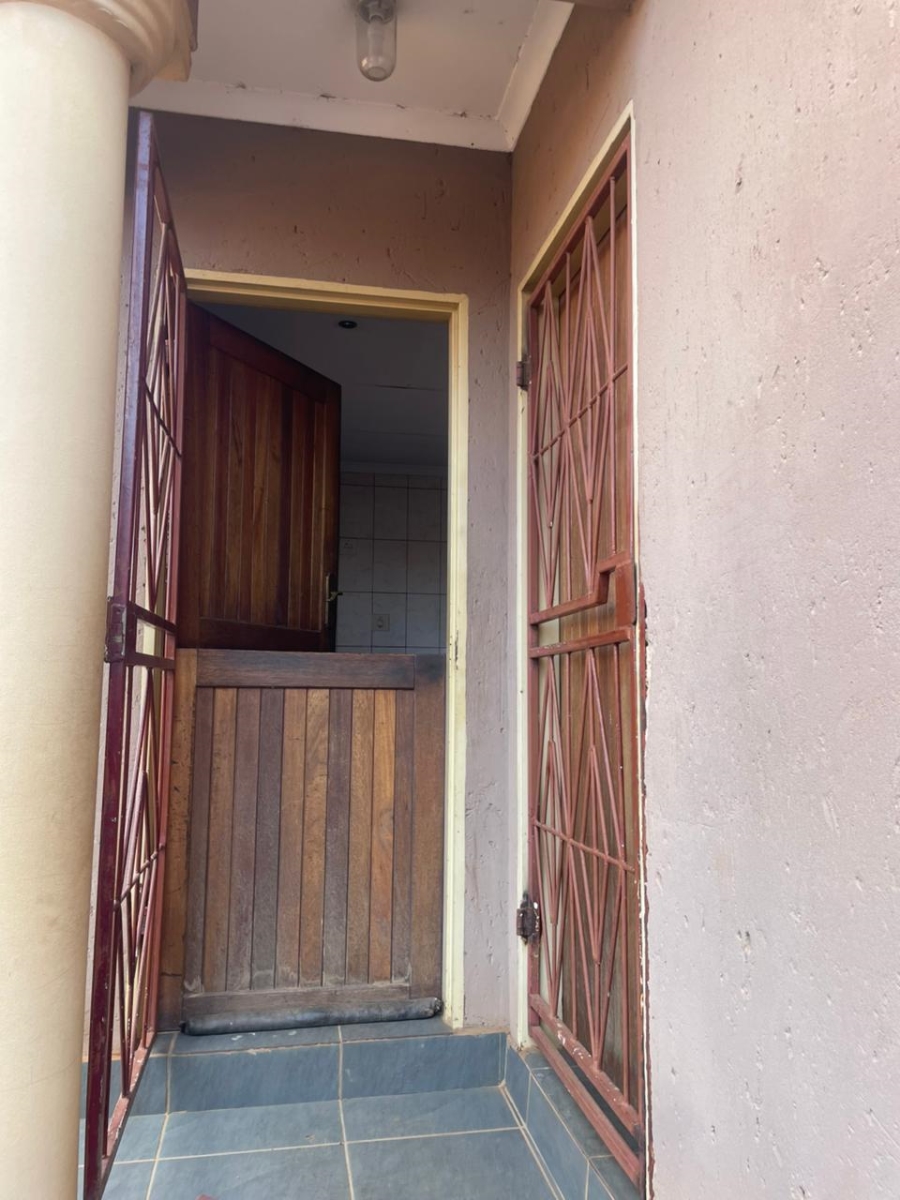 1 Bedroom Property for Sale in Lakeside Gauteng