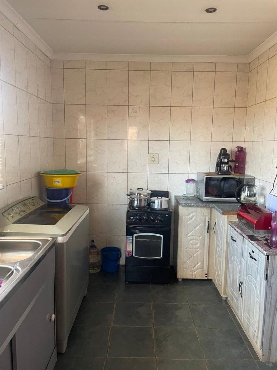 1 Bedroom Property for Sale in Lakeside Gauteng