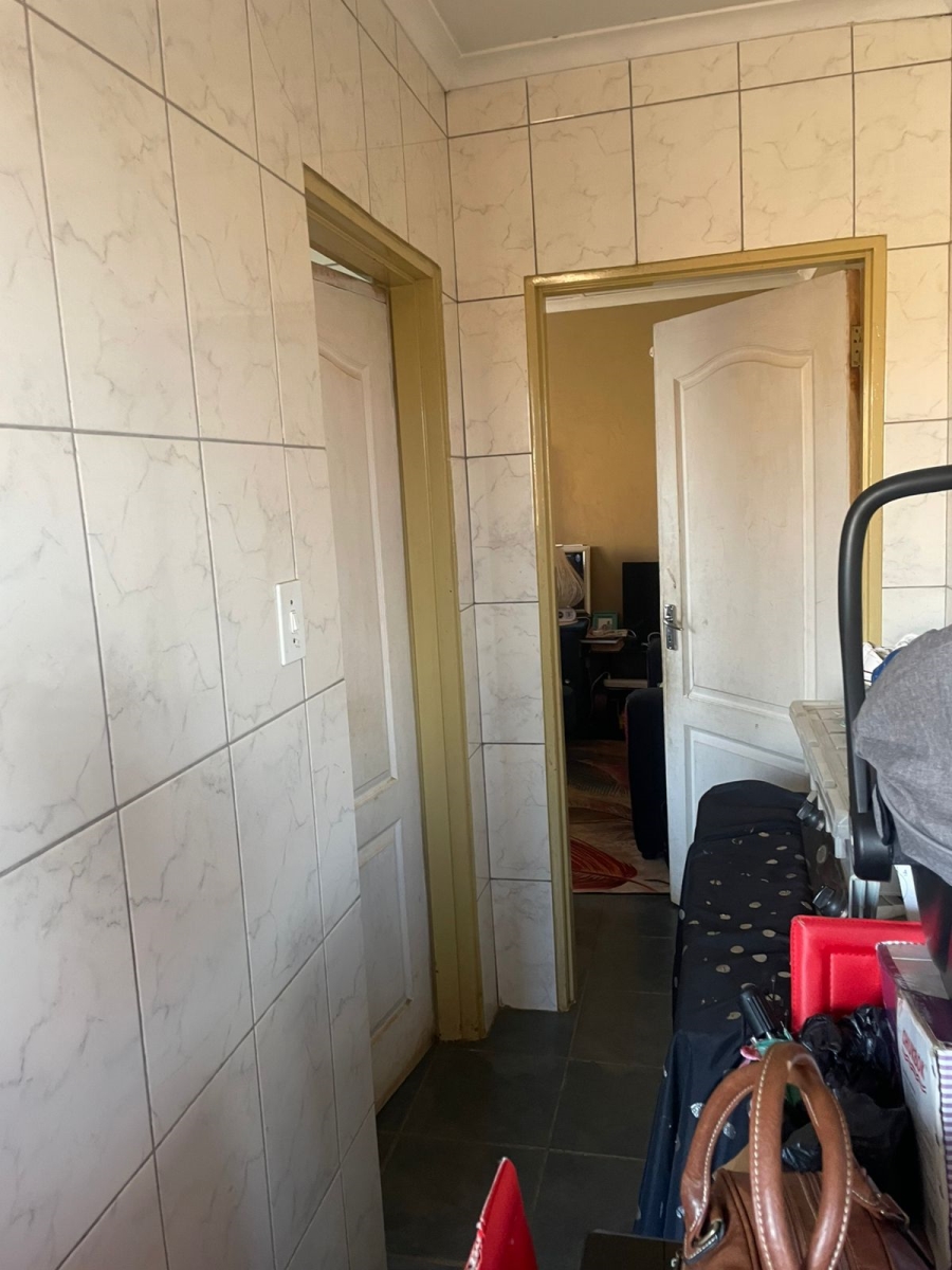 1 Bedroom Property for Sale in Lakeside Gauteng