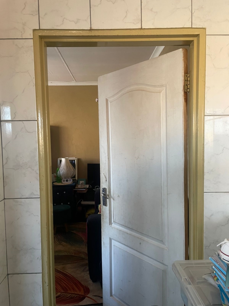 1 Bedroom Property for Sale in Lakeside Gauteng