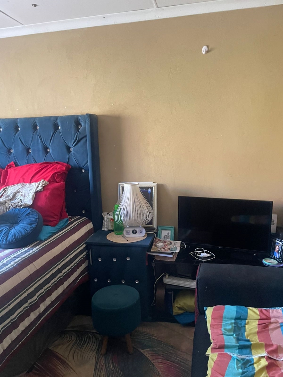 1 Bedroom Property for Sale in Lakeside Gauteng