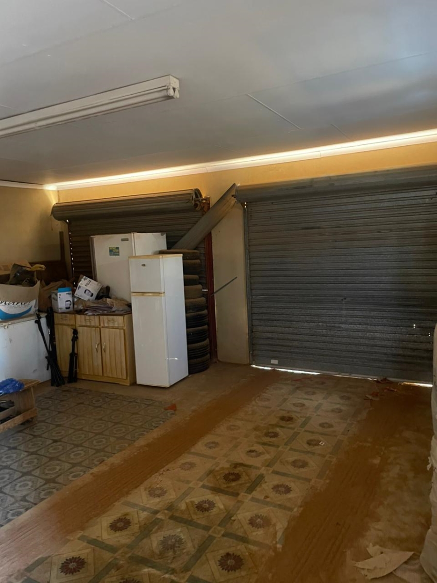 1 Bedroom Property for Sale in Lakeside Gauteng