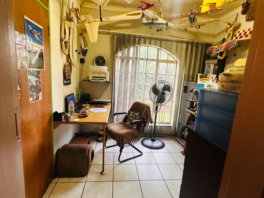 4 Bedroom Property for Sale in Flora Gardens Gauteng
