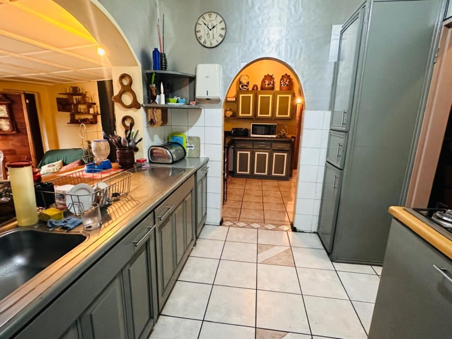 4 Bedroom Property for Sale in Flora Gardens Gauteng