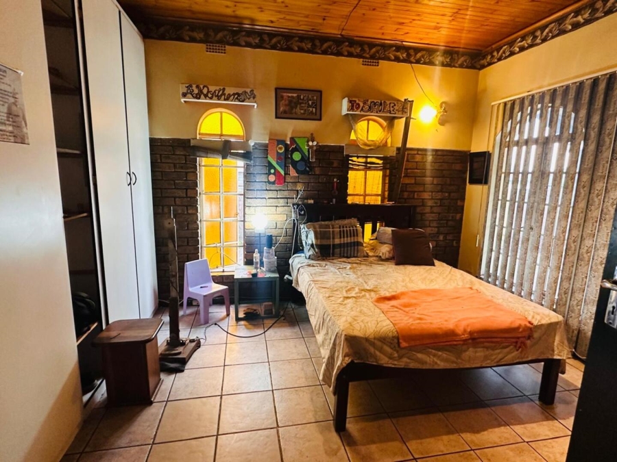 4 Bedroom Property for Sale in Flora Gardens Gauteng