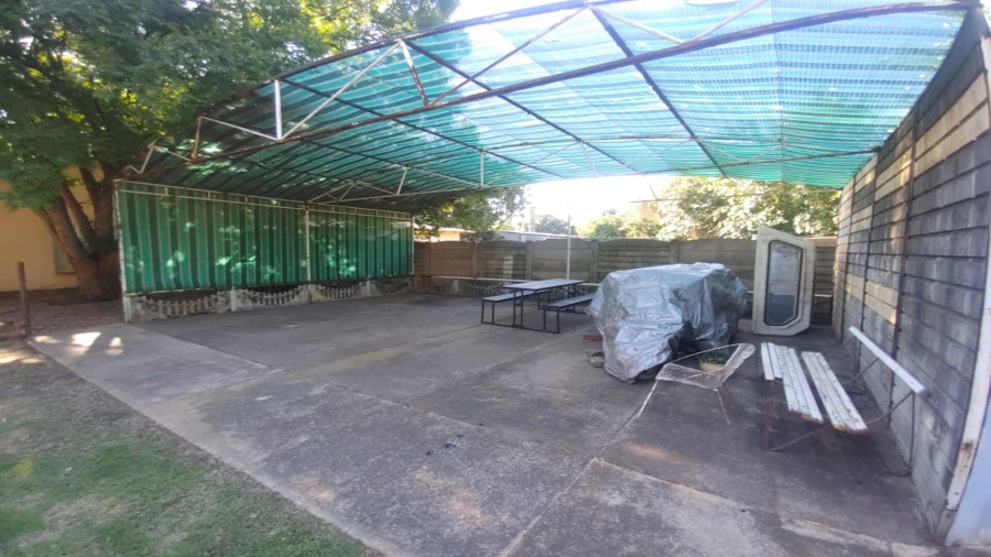 6 Bedroom Property for Sale in Sonland Park Gauteng