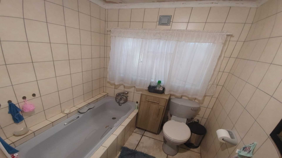 6 Bedroom Property for Sale in Sonland Park Gauteng