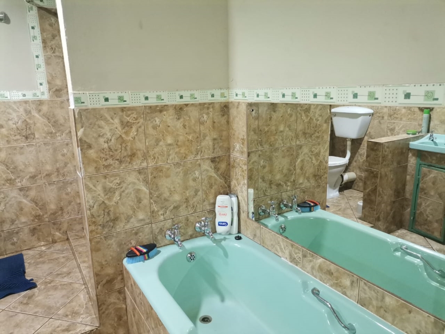 To Let 5 Bedroom Property for Rent in Rosashof Gauteng