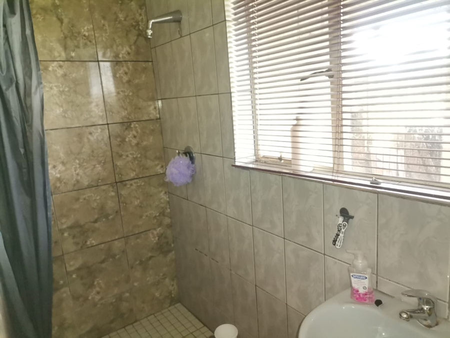 To Let 5 Bedroom Property for Rent in Rosashof Gauteng