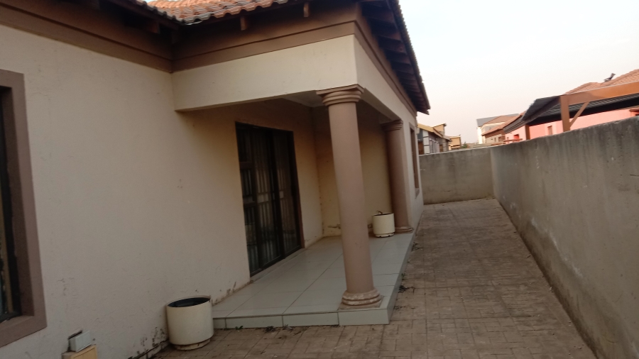 4 Bedroom Property for Sale in Windmill Park Gauteng