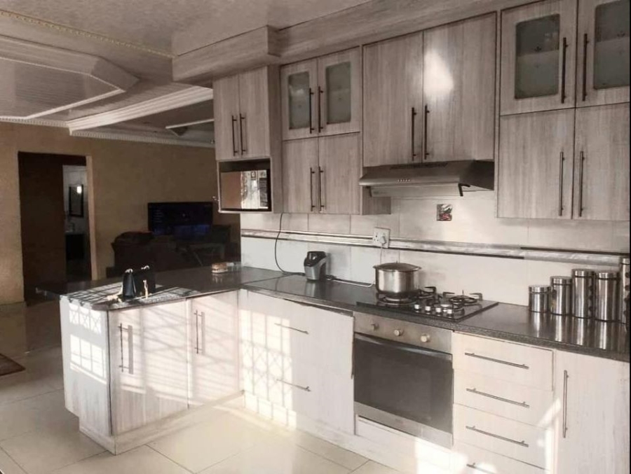 4 Bedroom Property for Sale in Windmill Park Gauteng