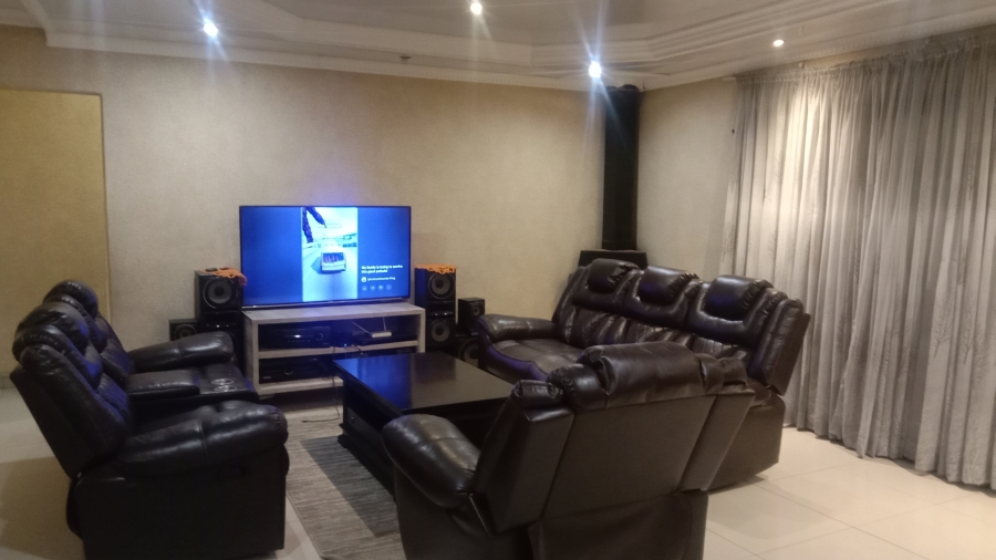 4 Bedroom Property for Sale in Windmill Park Gauteng