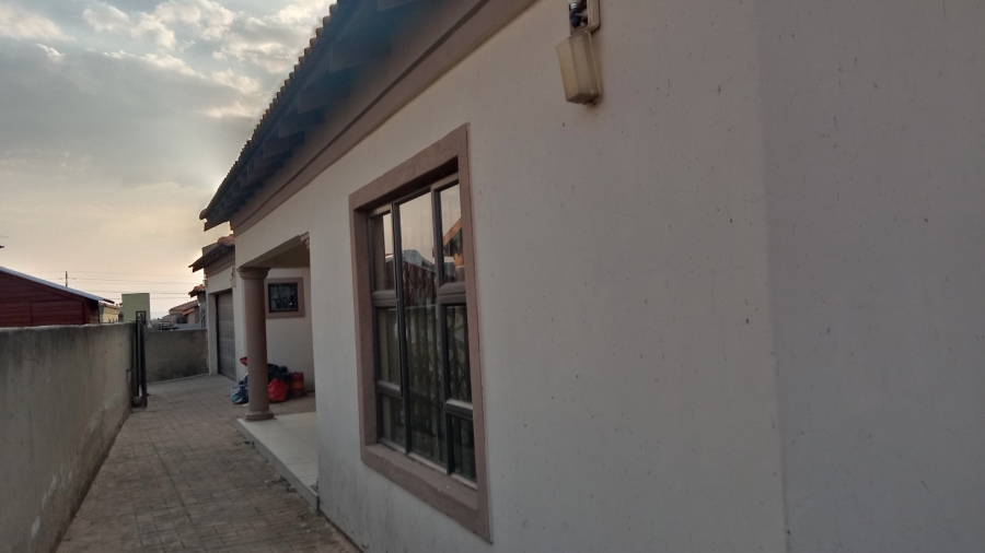 4 Bedroom Property for Sale in Windmill Park Gauteng