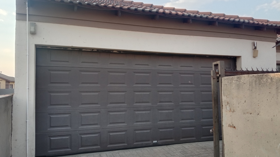 4 Bedroom Property for Sale in Windmill Park Gauteng