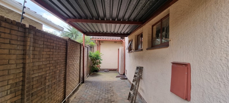 To Let 2 Bedroom Property for Rent in Albemarle Gauteng