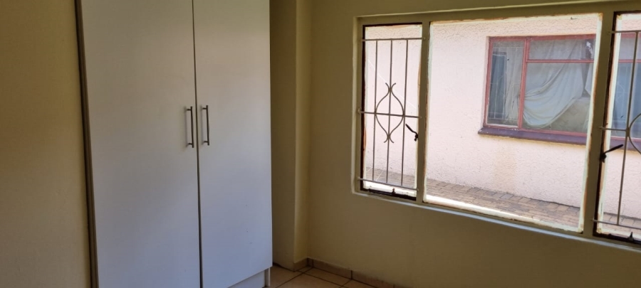 To Let 2 Bedroom Property for Rent in Albemarle Gauteng