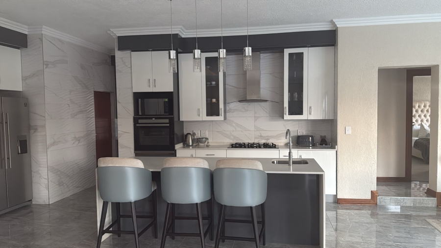 4 Bedroom Property for Sale in Midstream Ridge Gauteng