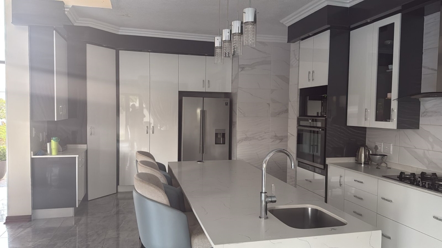 4 Bedroom Property for Sale in Midstream Ridge Gauteng