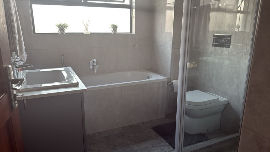 4 Bedroom Property for Sale in Midstream Ridge Gauteng