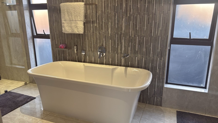 4 Bedroom Property for Sale in Midstream Ridge Gauteng