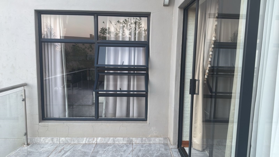 4 Bedroom Property for Sale in Midstream Ridge Gauteng