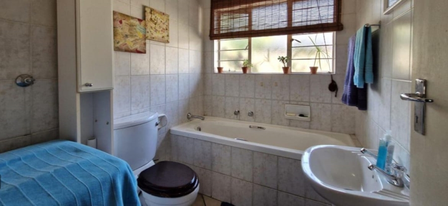 3 Bedroom Property for Sale in Rooihuiskraal North Gauteng