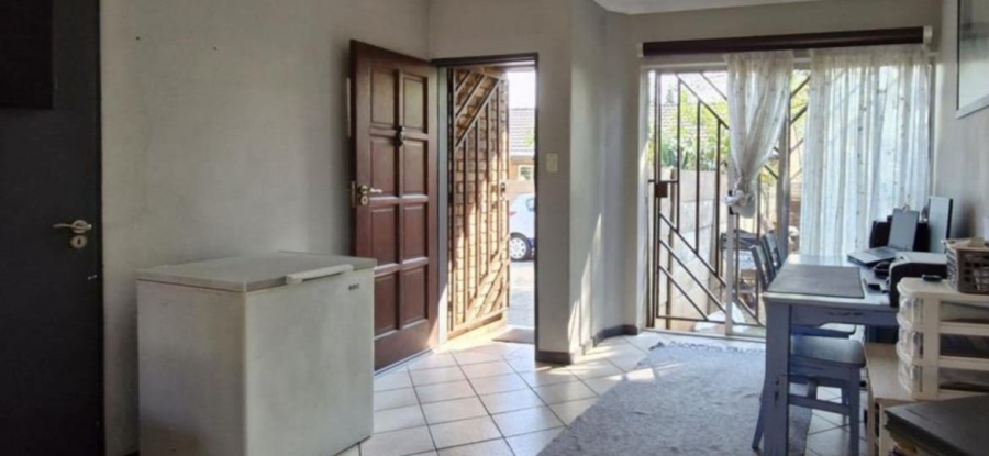 3 Bedroom Property for Sale in Rooihuiskraal North Gauteng