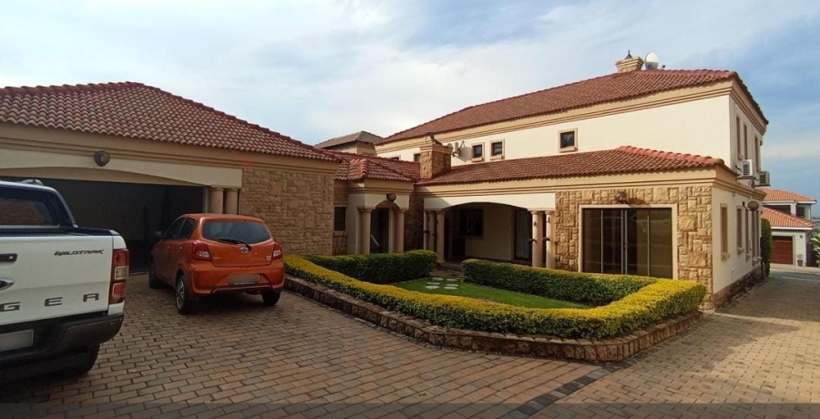 5 Bedroom Property for Sale in Blue Valley Golf Estate Gauteng