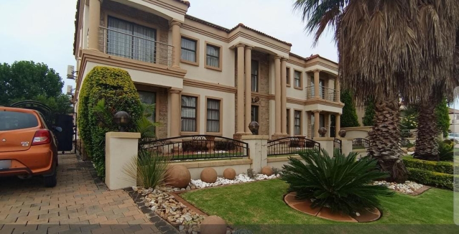 5 Bedroom Property for Sale in Blue Valley Golf Estate Gauteng