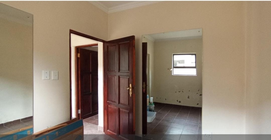 5 Bedroom Property for Sale in Blue Valley Golf Estate Gauteng