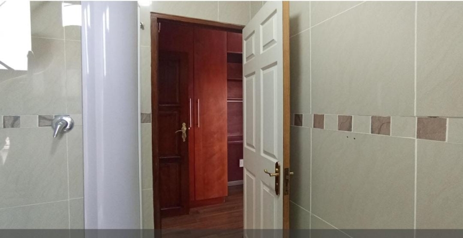 5 Bedroom Property for Sale in Blue Valley Golf Estate Gauteng