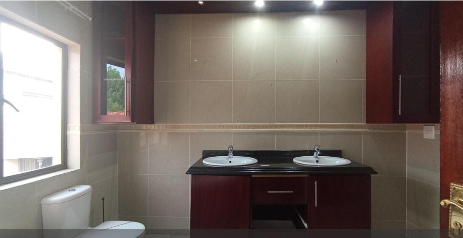 5 Bedroom Property for Sale in Blue Valley Golf Estate Gauteng