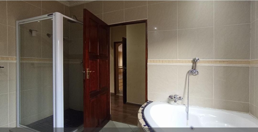 5 Bedroom Property for Sale in Blue Valley Golf Estate Gauteng