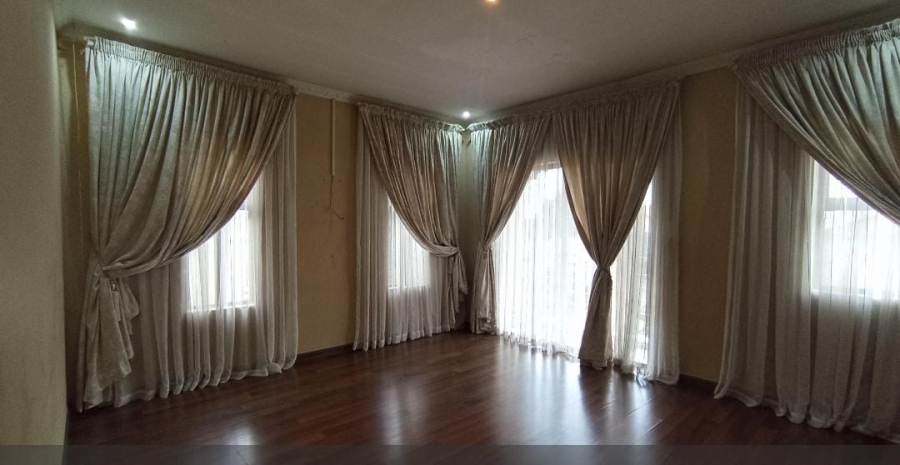 5 Bedroom Property for Sale in Blue Valley Golf Estate Gauteng