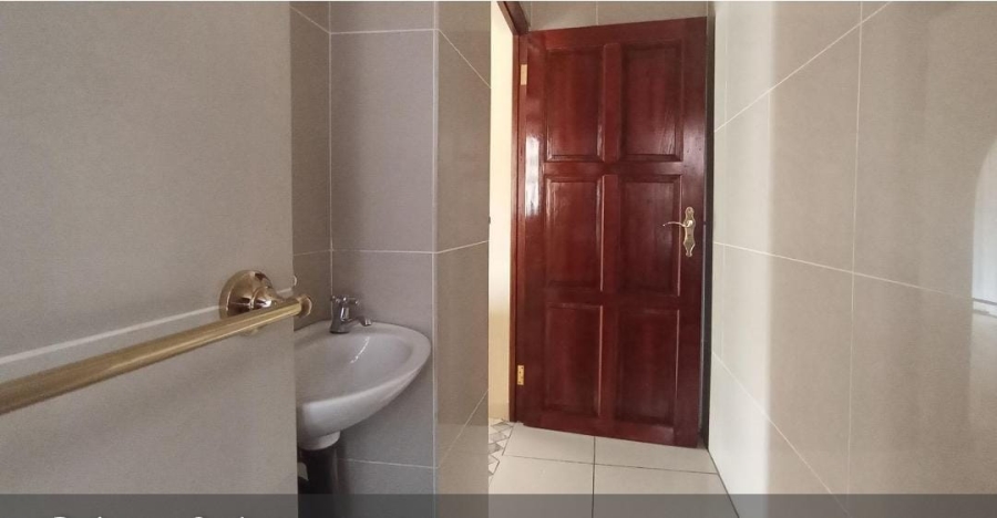 5 Bedroom Property for Sale in Blue Valley Golf Estate Gauteng