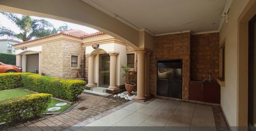 5 Bedroom Property for Sale in Blue Valley Golf Estate Gauteng