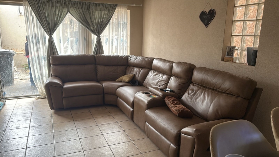 2 Bedroom Property for Sale in Birchleigh Gauteng