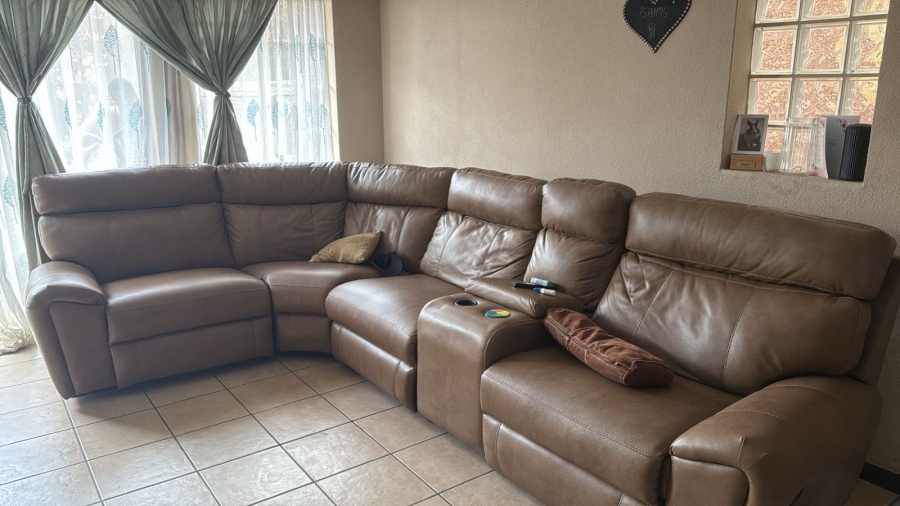 2 Bedroom Property for Sale in Birchleigh Gauteng