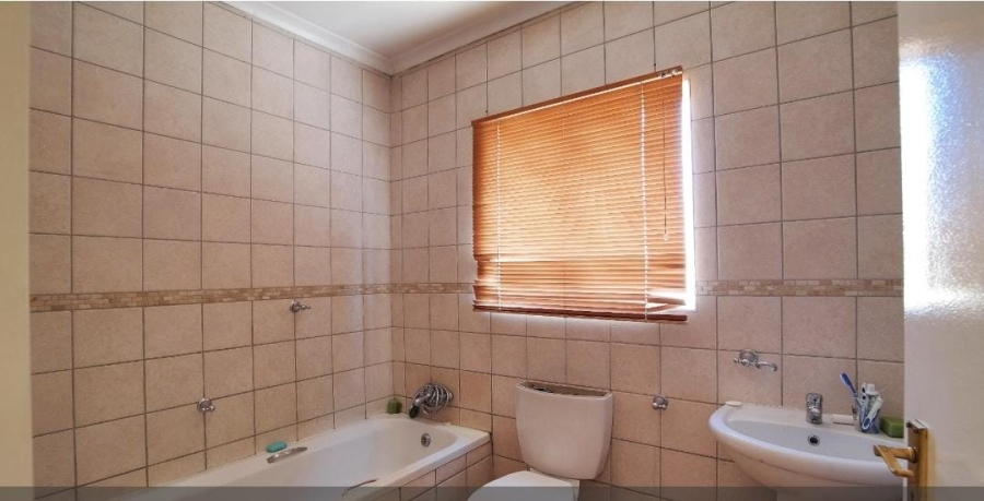 3 Bedroom Property for Sale in Noordwyk Gauteng